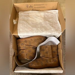 Uggs Boots / Toddler Size 8